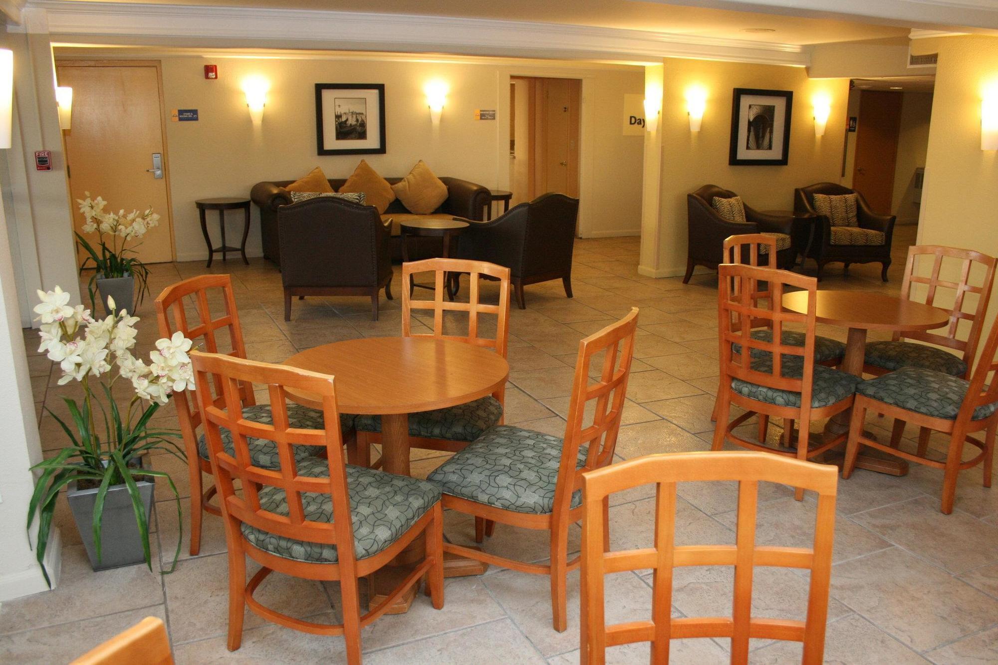 Days Inn By Wyndham Neptune Beach Jacksonville Beach Eksteriør billede