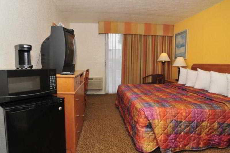 Days Inn By Wyndham Neptune Beach Jacksonville Beach Eksteriør billede