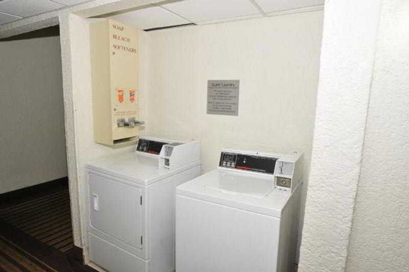 Days Inn By Wyndham Neptune Beach Jacksonville Beach Eksteriør billede