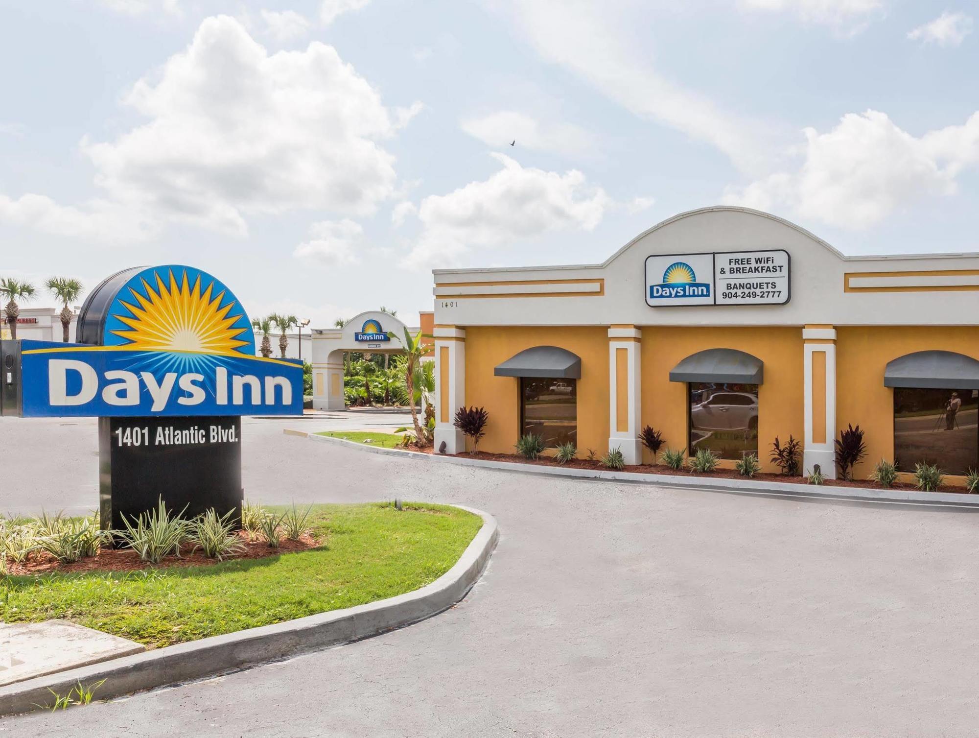 Days Inn By Wyndham Neptune Beach Jacksonville Beach Eksteriør billede