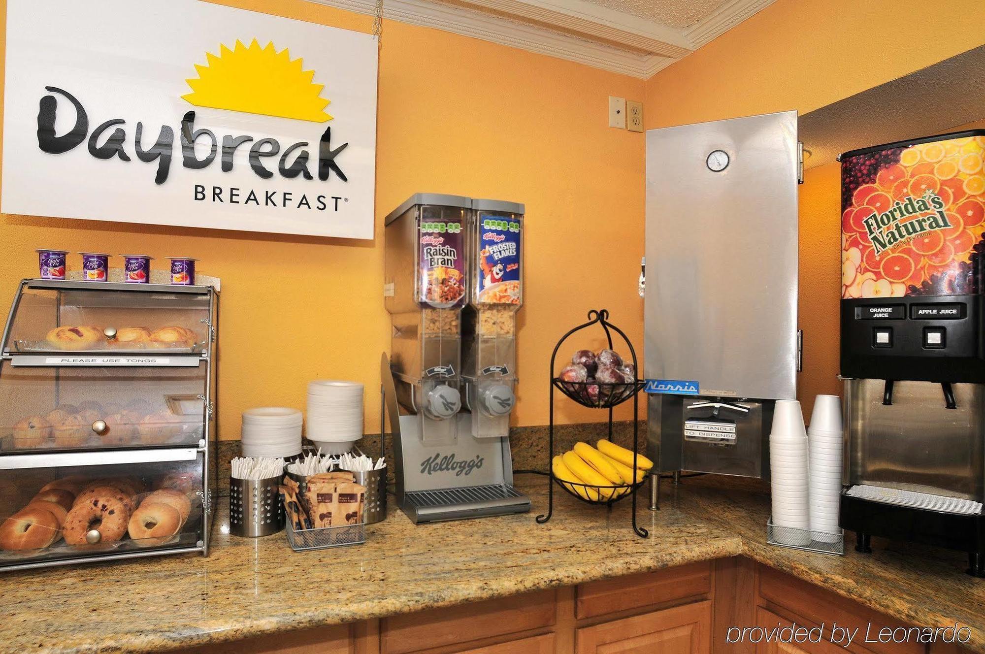 Days Inn By Wyndham Neptune Beach Jacksonville Beach Eksteriør billede