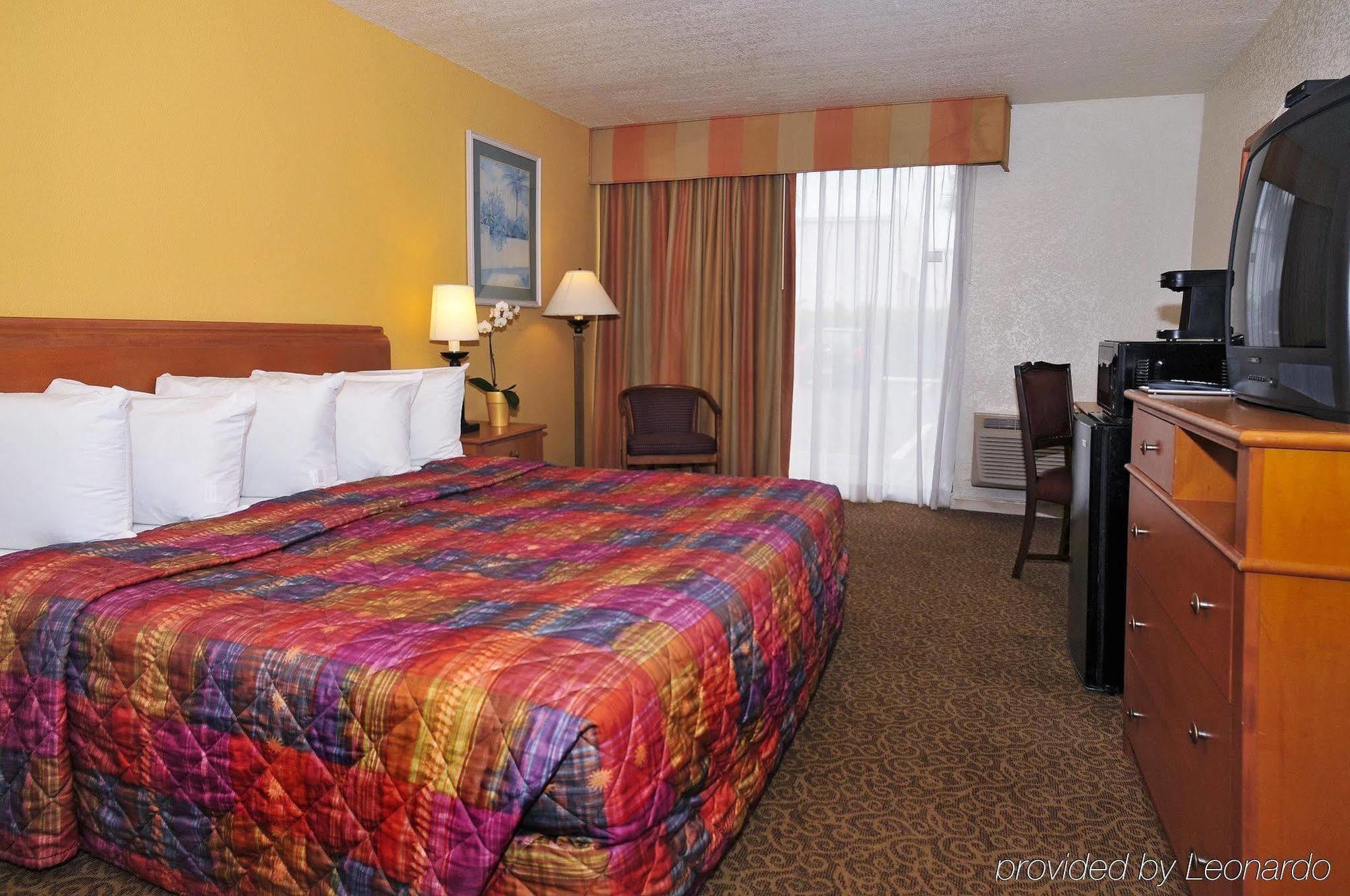 Days Inn By Wyndham Neptune Beach Jacksonville Beach Eksteriør billede