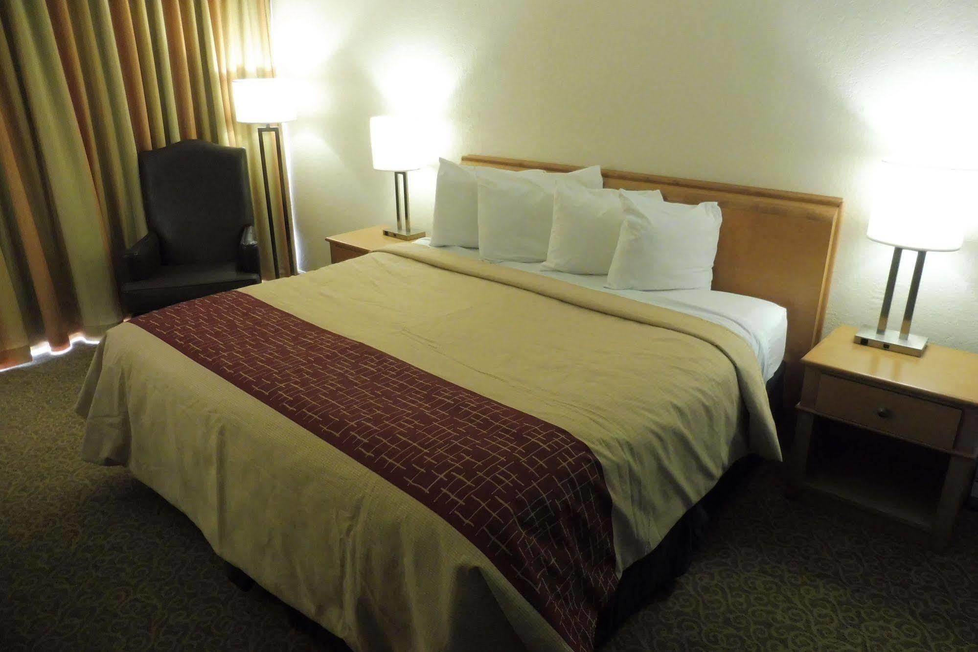 Days Inn By Wyndham Neptune Beach Jacksonville Beach Eksteriør billede